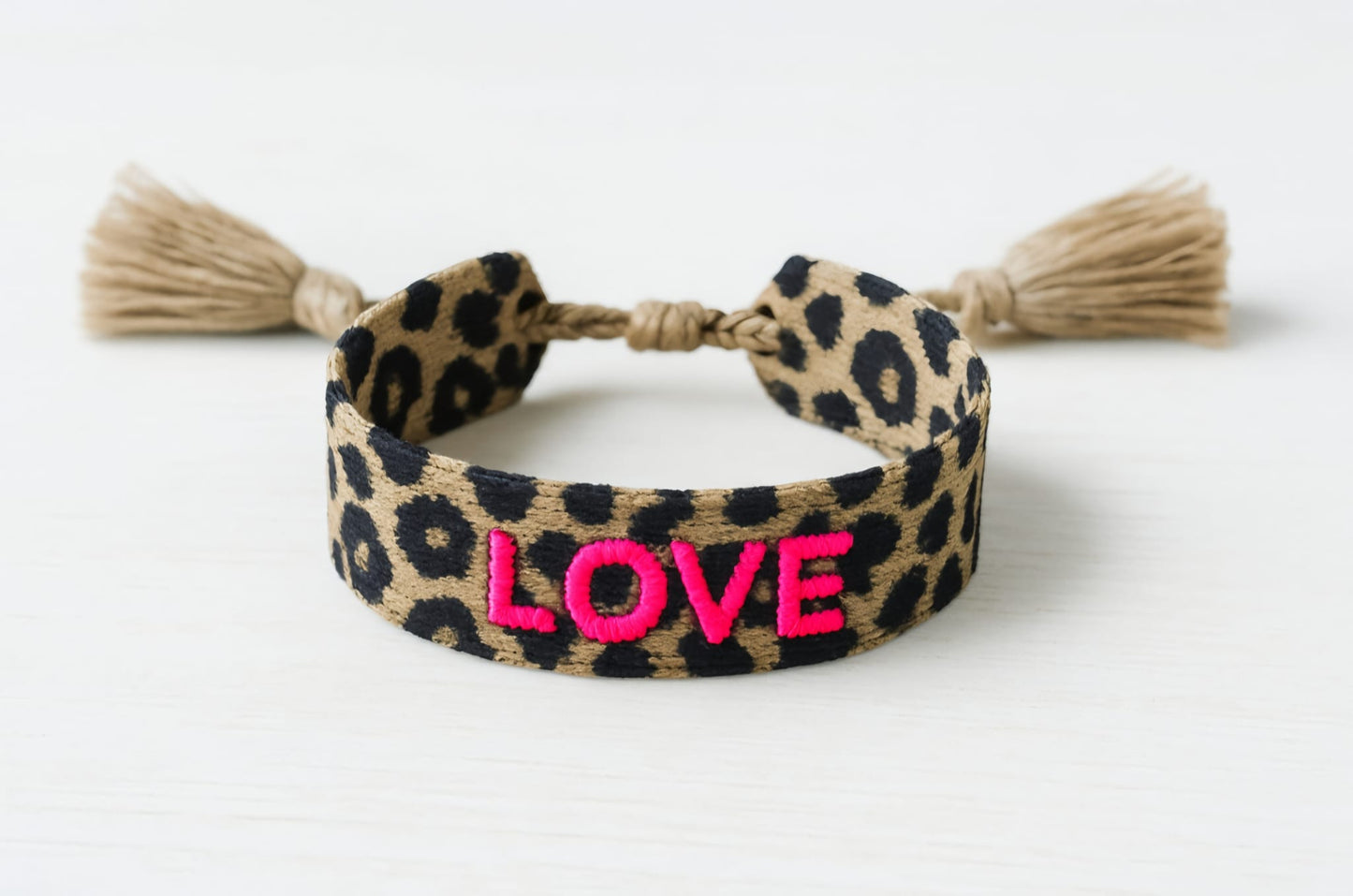 Geweven armbandje camel neon love